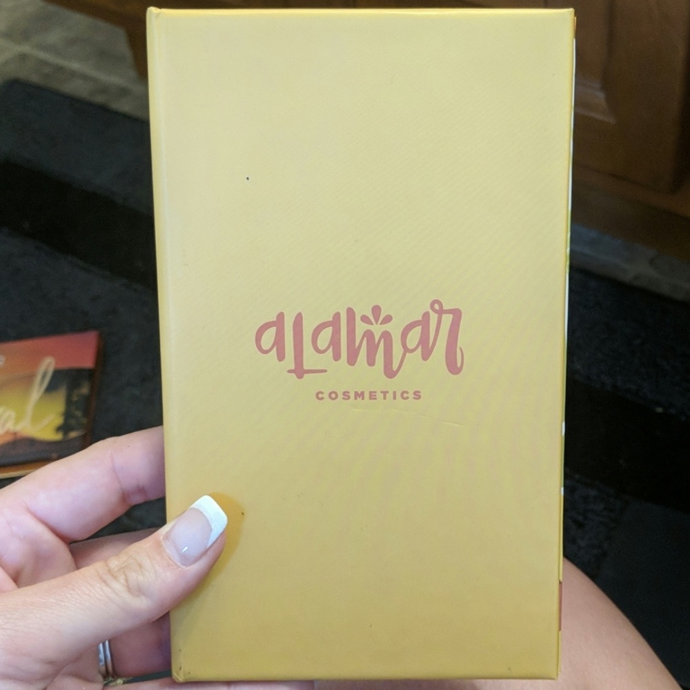 Alamar eye shadow palette